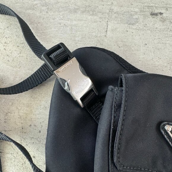 ALMOST NEW Authentic Prada Logo Buckle Dog Harness - size (S/M) in black - Picture 2 of 5